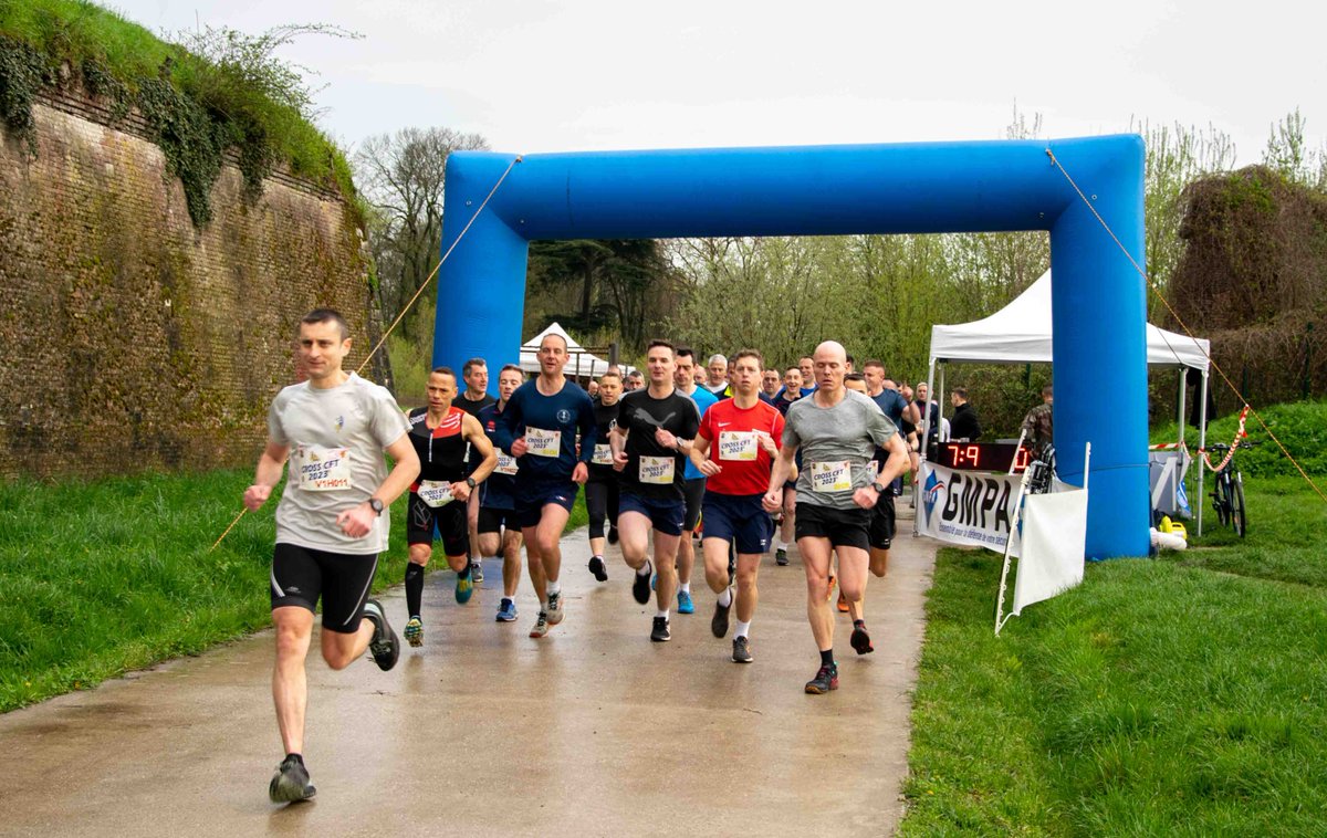 CommandementFOT's tweet image. Le cross de printemps du CFT a eu lieu ce matin en présence du #ComFT et du CEM. Motivation et cohésion ont permis à plus de 100 coureurs et 10 marcheurs de venir à bout du parcours. Félicitations 👏! Votre participation s'inscrit dans la dynamique des actions #AvecNosBlessés