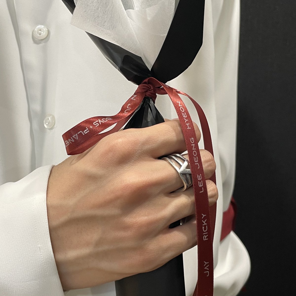 fkdldhdd's tweet photo. 낭만 가득 존잼 오버미 팬미팅 후기 타래

폰으로 열심히 찍었는데 화질 구리고 잘 안 보여도 구냥 봐주세용🥺

#오버미 #보이즈플래닛 #장하오 #천관루이 #이정현 #제이 #리키 https://t.co/5fxHn2ewDz