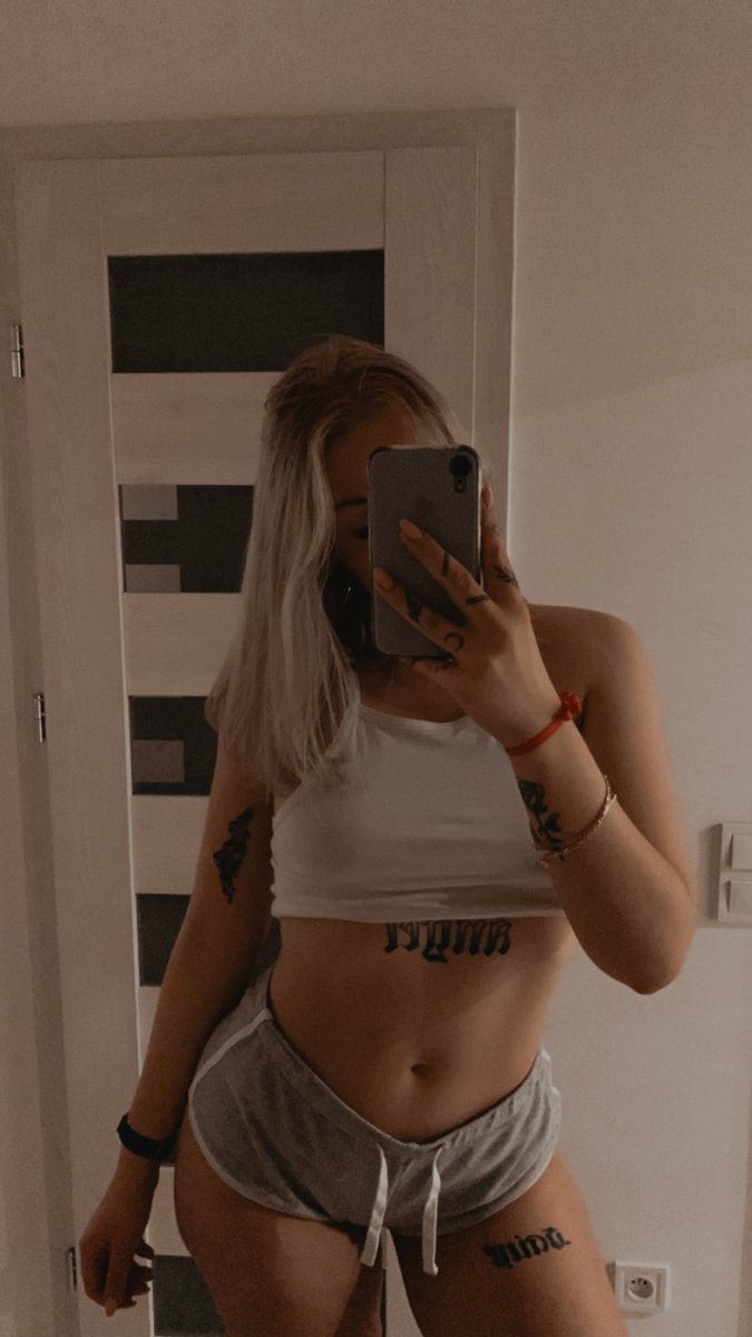 karinkaevil's tweet photo. Retweet this post if you like me 👀 Thank you! 😛 https://t.co/9R5zyW4Du7