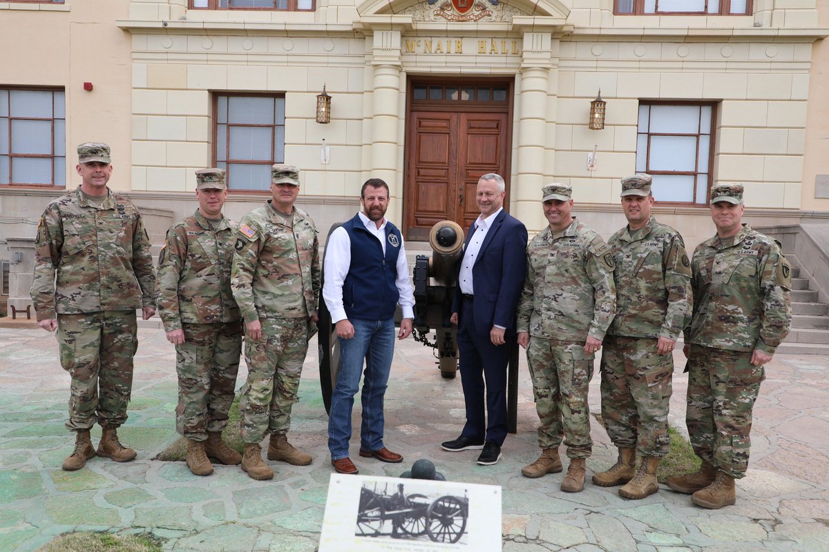 Great to visit @OfficialFtSill last week and receive an operations update from Col. John Barefield and Col. Curtis King, Commandant of @u_artillery.

We spoke about fleet expansion, modernization, training Ukrainian forces, and the future of Ft. Sill. #TeamSill #ArmyStrong