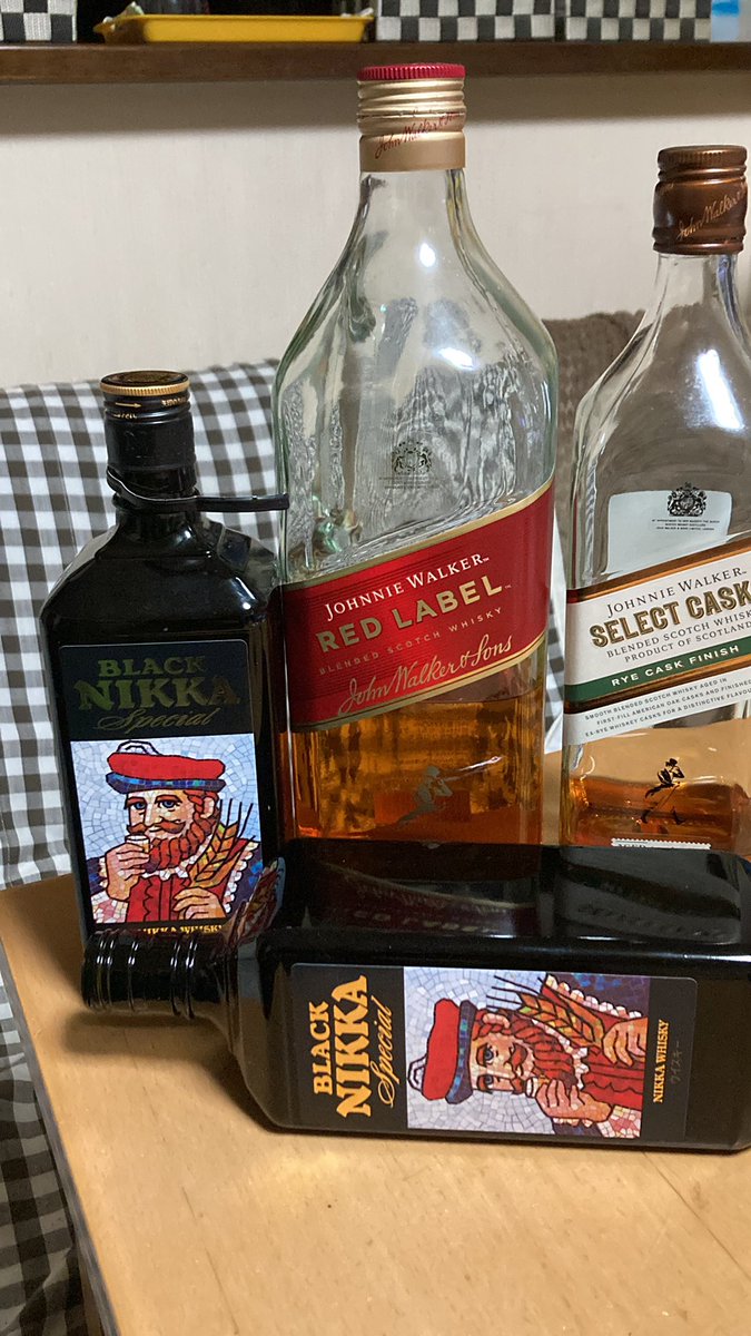 NnjQr's tweet photo. #TWLC
#JWセレクトカスク
#JWRED
#ニッカスペシャル

JWセレクトカスクハイ→JW赤ハイ→ニッカスペシャルハイ😋

髭おじさんが無くなってしもうたー😭
だから新しいのをパキパキしてから寝る🤣 https://t.co/XOS5VU3V6E