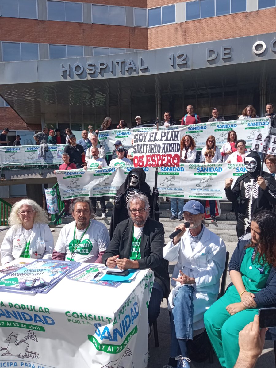ConsultaFuenla's tweet photo. Rueda de prensa de presentación de la Gran #ConsultaSanidad23 que ha sido todo un éxito de convocatoria. Han acudido sanitarias y sanitarios junto con las vecinas y vecinos, todas y todos unidos por nuestra Sanidad Pública!! No vamos a parar!
@SanidadConsulta 
#Fuenlabrada https://t.co/B0xstp5Cn4