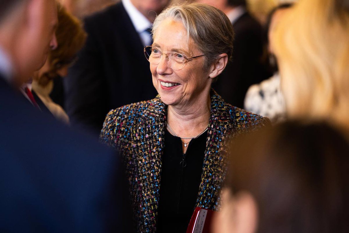 Elisabeth_Borne's tweet image. Les élus locaux ont un rôle essentiel.

Ce matin, j’échangeais avec les associations d’élus sur nos priorités d’actions et les leviers pour y parvenir : 

→ Construire un agenda territorial commun
→ Agir en faveur des quartiers et territoires ruraux
→ Pérenniser le Fonds vert