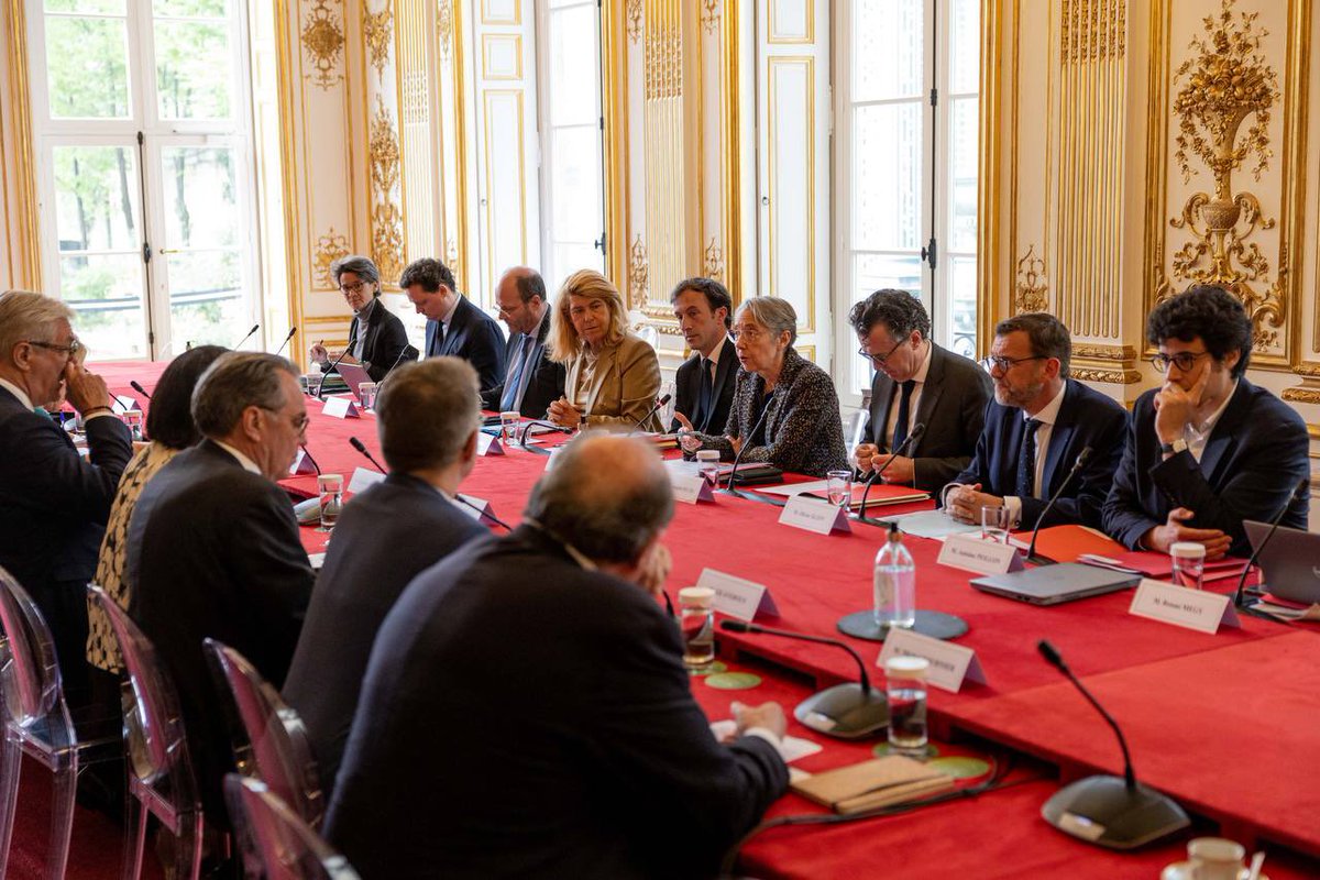 Elisabeth_Borne's tweet image. Les élus locaux ont un rôle essentiel.

Ce matin, j’échangeais avec les associations d’élus sur nos priorités d’actions et les leviers pour y parvenir : 

→ Construire un agenda territorial commun
→ Agir en faveur des quartiers et territoires ruraux
→ Pérenniser le Fonds vert