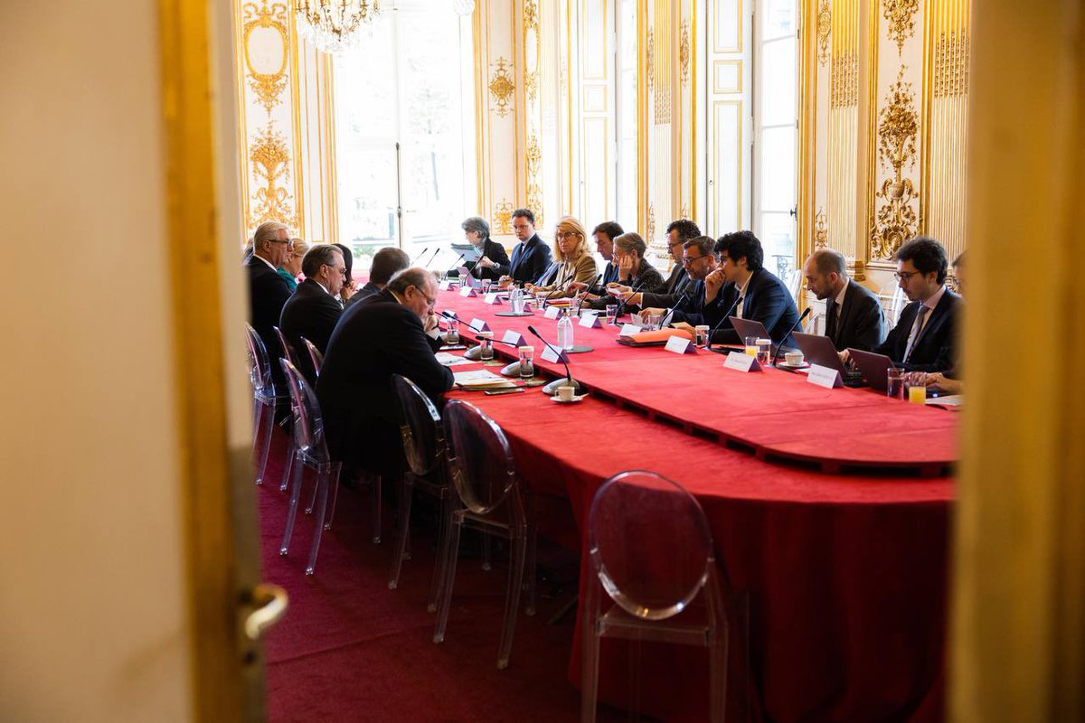 Elisabeth_Borne's tweet image. Les élus locaux ont un rôle essentiel.

Ce matin, j’échangeais avec les associations d’élus sur nos priorités d’actions et les leviers pour y parvenir : 

→ Construire un agenda territorial commun
→ Agir en faveur des quartiers et territoires ruraux
→ Pérenniser le Fonds vert