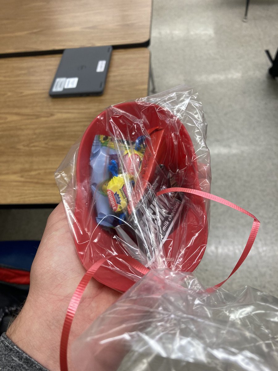 FreyMrT's tweet photo. Shoutout to @Tyler_Step22 for hooking up the Frey Elementary staff with some treats!! Everyone here at Frey wishes you the best of luck this year!! https://t.co/vmdb8Ud2dW