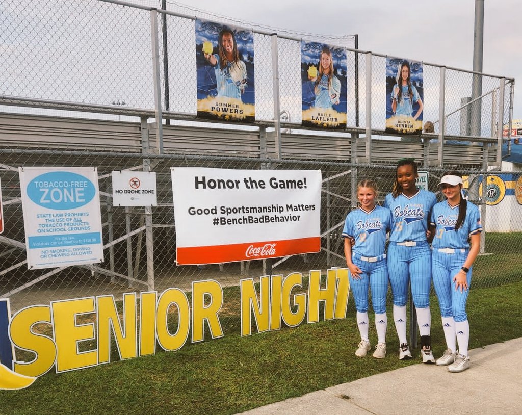summerpowerss's tweet photo. Senior Night 2023!🛍🎉🥎💙💛 My Family🥎Squad are the Best!! #seniornight💪🏾💣💪🏾 @TopPreps @SBRRetweets @Softball_Home @SoftballDown @IHartFastpitch @LegacyLegendsS1 @TAProfileAPP https://t.co/ghh1wk9dC0