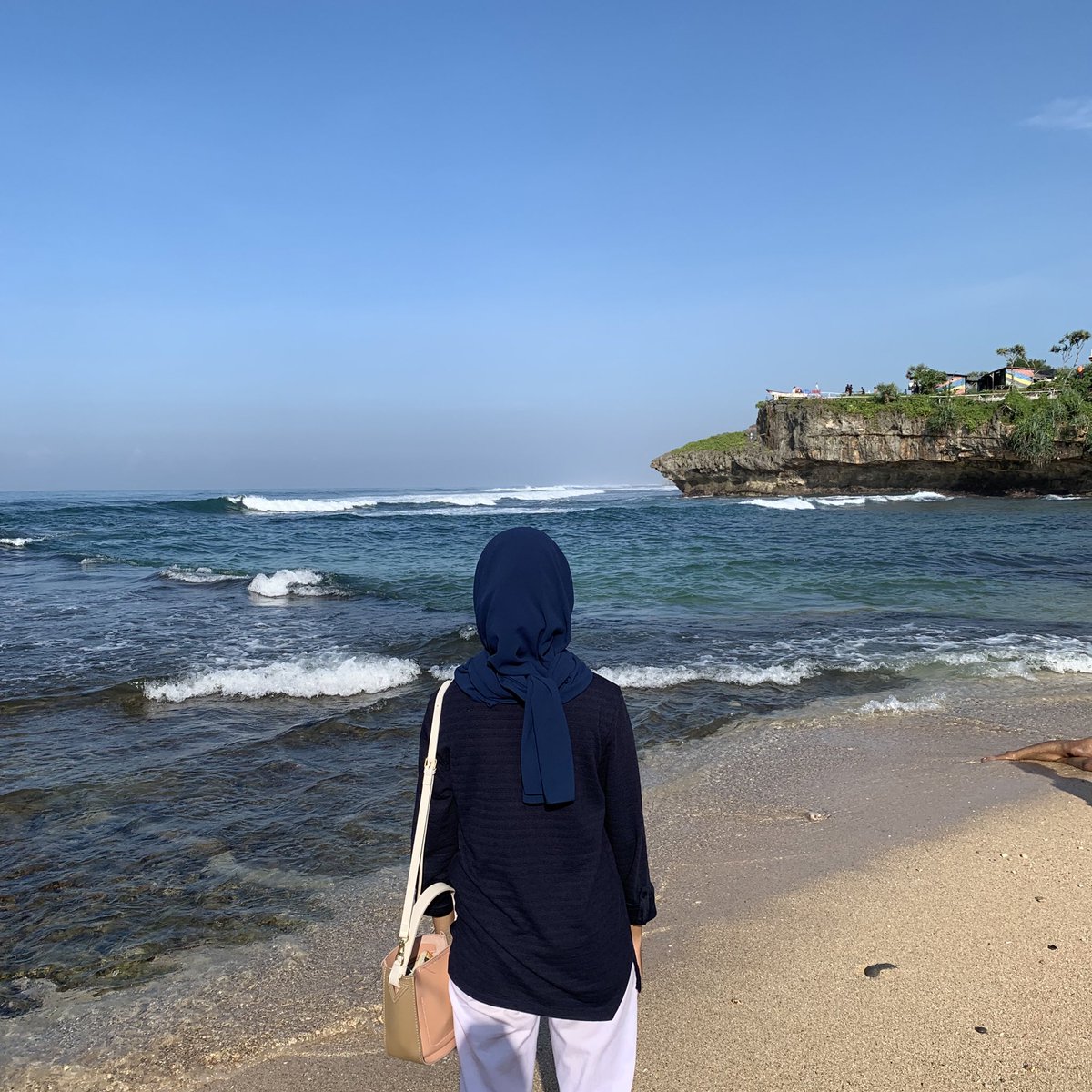 slvyh19's tweet photo. #SomethincHappiness

- Bisaa nonton konser bareng adekk
- Belii makanan yang di pengenn
- Bisaa nonton bias secara langsung💗
- Mainn ke pantai yang indahh bgt✨
#SomethincSquad #SomethincHappiness #CalonThinczens2023
@Somethinc4u @somethinctown https://t.co/W0E3wdYhs7