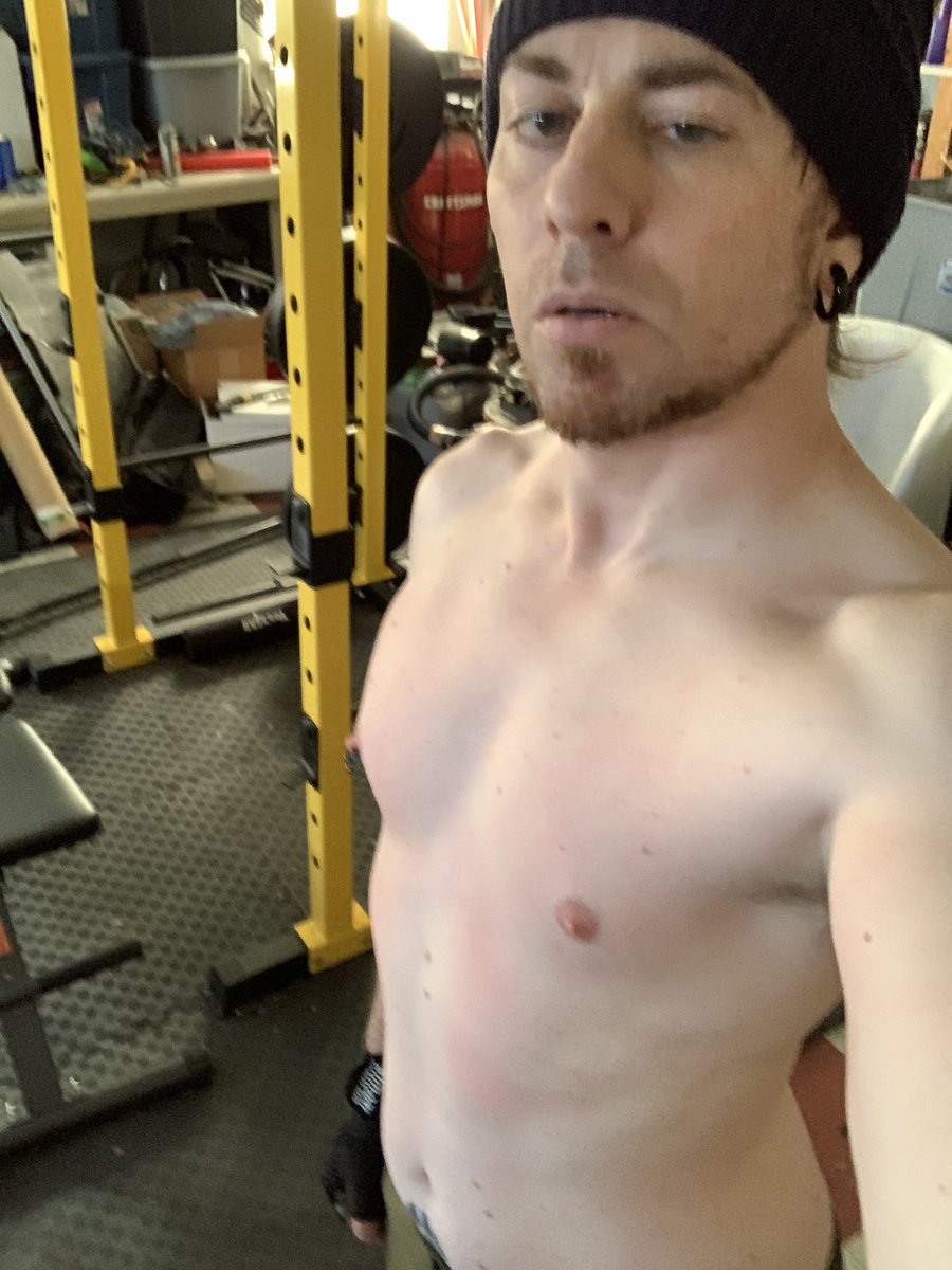 Krominof's tweet photo. @WeaselZERO 30 and up twitter, post a pic!
43 and feeling beautiful! https://t.co/JhFTo9HN1t