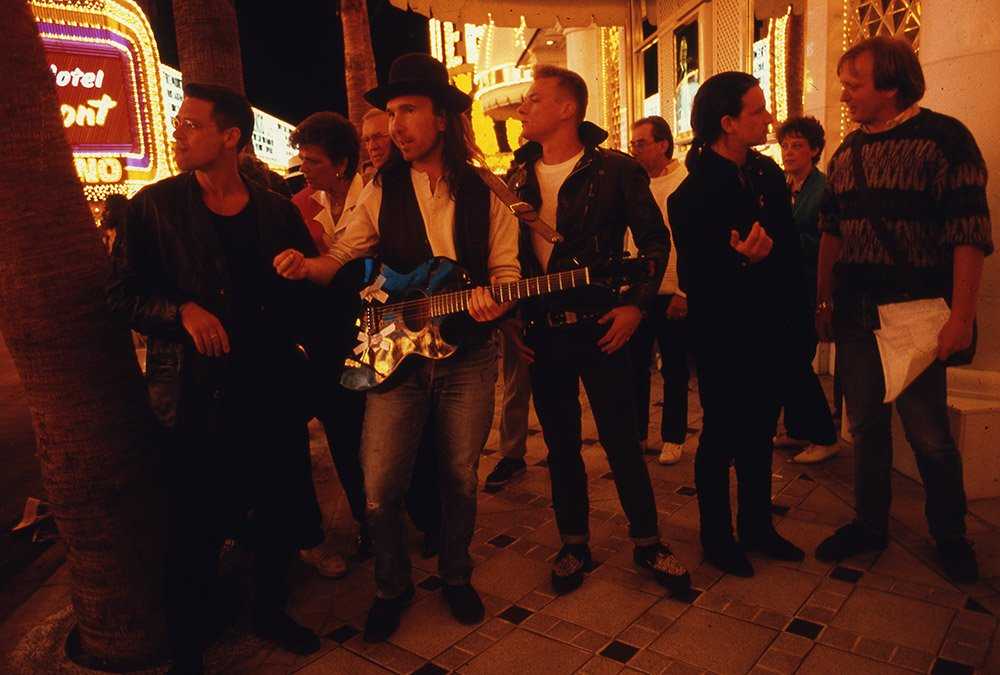 landofthe80s's tweet image. On this date in 1987 @U2 films their video &quot;I Still Haven&apos;t Found What I&apos;m Looking For&quot; on Fremont Street in Las Vegas, NV. #80s #TheJoshuaTree #80smusic #1980s