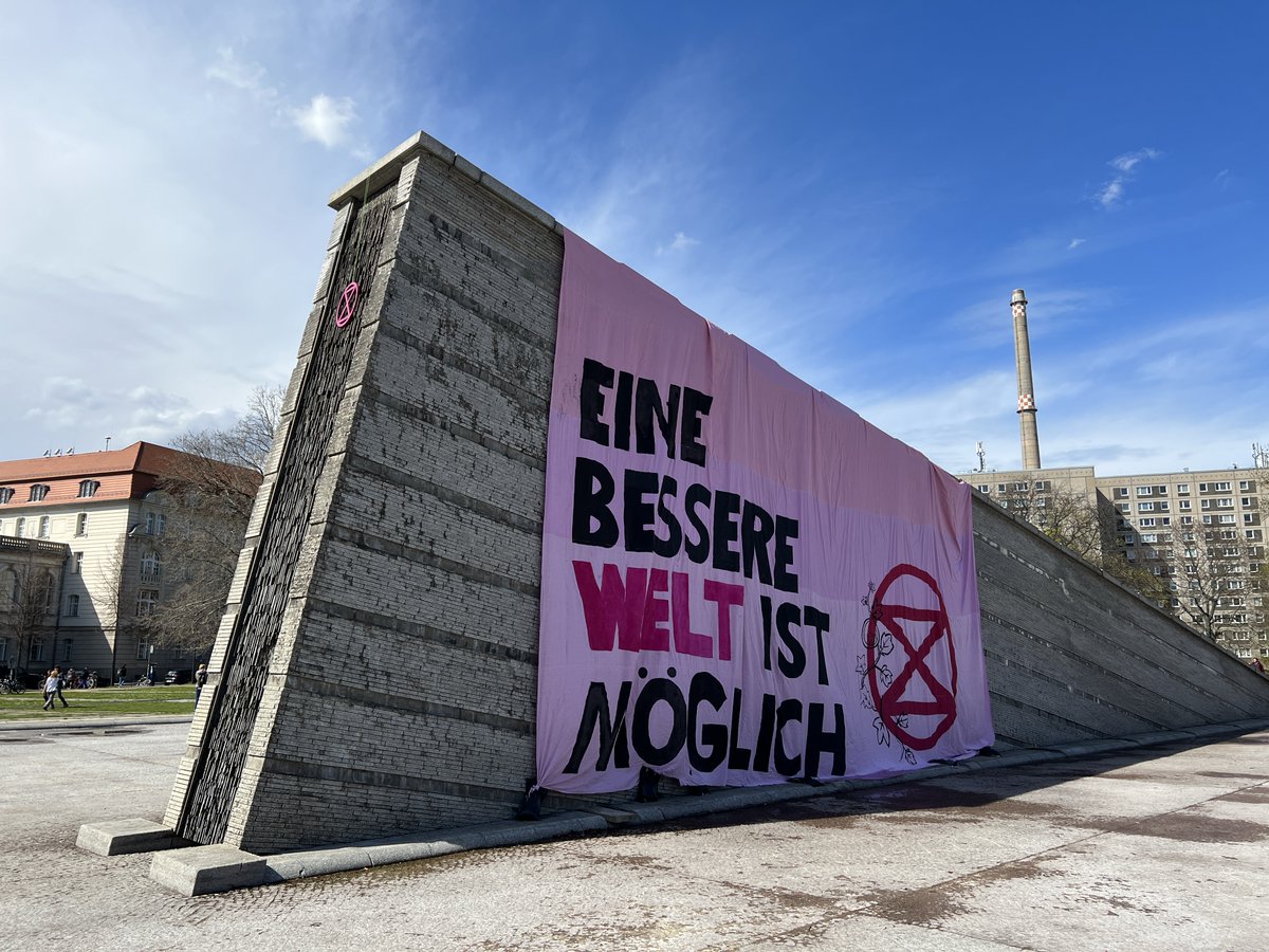 ExtinctionR_DE's tweet photo. Das Camp sieht wunderbar aus und die großartigen Leute sind bereits fleißig am schnippeln und regenerative Kultur leben.
#VielfaltLeben #VielfaltLieben
Kommt beim Invalidenpark in Berlin vorbei!
Wir sind noch bis zum 18.04. da und haben sehr viel im Programm. https://t.co/J1206mVztG