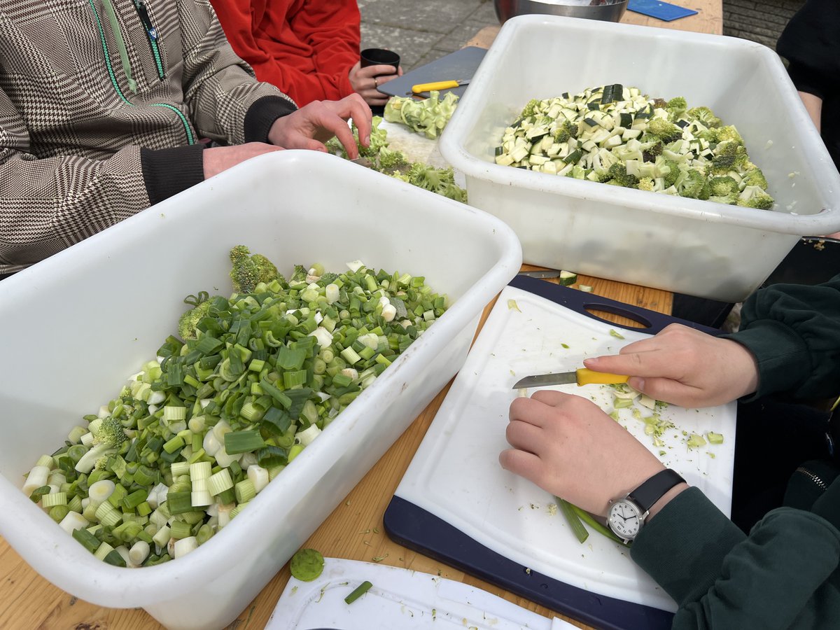 ExtinctionR_DE's tweet photo. Das Camp sieht wunderbar aus und die großartigen Leute sind bereits fleißig am schnippeln und regenerative Kultur leben.
#VielfaltLeben #VielfaltLieben
Kommt beim Invalidenpark in Berlin vorbei!
Wir sind noch bis zum 18.04. da und haben sehr viel im Programm. https://t.co/J1206mVztG