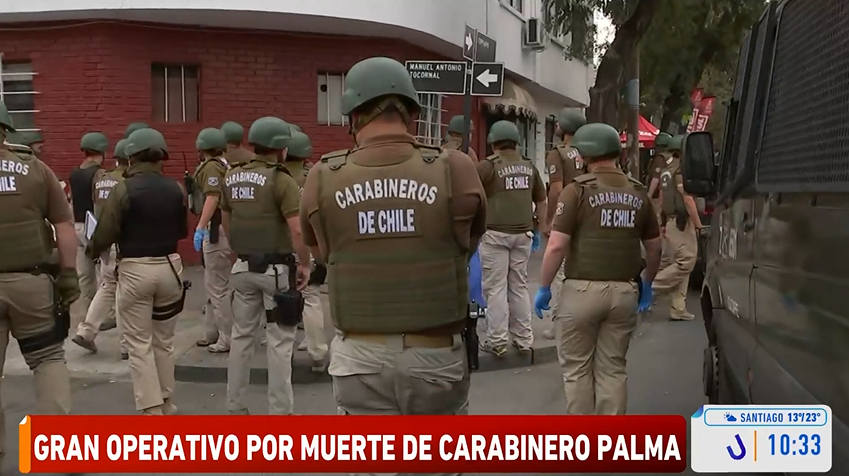 MuchoGustoMEGA's tweet photo. 🔴EXCLUSIVO: Gran operativo policial en Santiago Centro por muerte del suboficial #DanielPalma.
@DaniValdesY desde el lugar de los hechos para el #MuchoGustoMEGA
📺https://t.co/qRid36DR3o https://t.co/zhJSW1mpGF