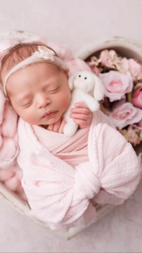 MBPhotographyLI's tweet photo. A little #behindthescenes with beautiful Abigail! 💕……#behindthescenesnewbornphotography #newbornphotography #newyorknewbornphotographer #longislandnewbornphotographer #bestnewbornphotos #longislandbabyphotographer #welovebabies #michellebehrphotograp… https://t.co/F7oKXYMTGv https://t.co/IHUSEyExua