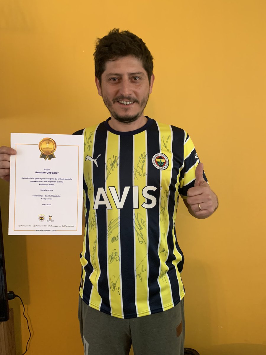 icobanlar's tweet photo. Sevilla maçı için @FanSupportTR tarafından düzenlenen destek kampanyasından kazandığım imzalı forma geldi 💛💙 teşekkürler @Fenerbahce @FanSupportTR

Sanki transfer olmuş gibi poz verdim 😂

Evladıma bırakabileceğim en güzel miras 💛💙 1. Yaş doğum günü hediyesi olacak 💛💙 https://t.co/1cT706wWo3