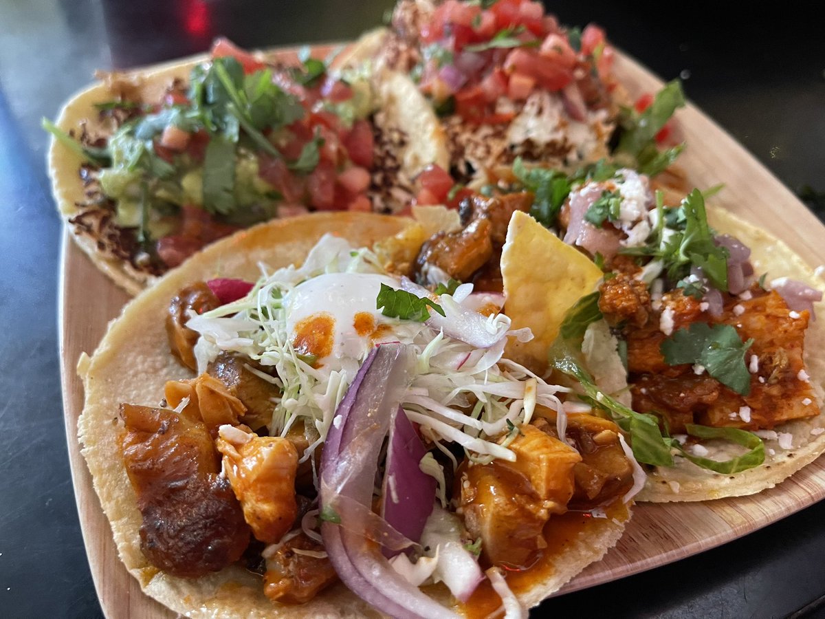 HootieMcOwlface's tweet photo. 🌮 🌮 So good to #TacoTuesday yesterday with the old work crew from #VictorOps and #Splunk. 🧡 https://t.co/uak1VweEGJ