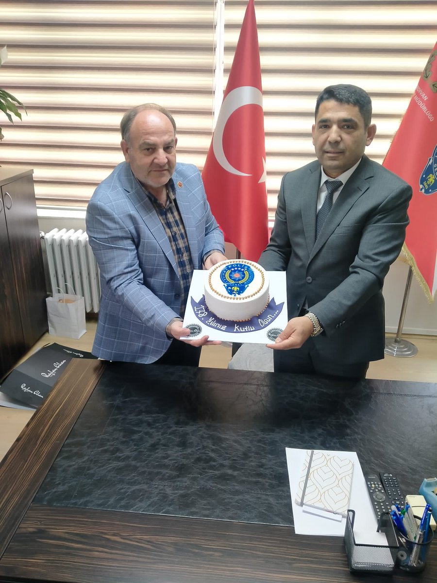 MuhtarFikret's tweet photo. Ülkemizin dört bir tarafında büyük bir özveri ile çalışan ve bu uğurda hiçbir fedakarlıktan kaçınmayan, Milletimizin huzur ve güvenliğini sağlayan Türk Polis Teşkilatı’nın 178. kuruluş yıldönümü kutlu olsun
İlçe emniyet müdürümüz sayın ALİ ÜZMEZ,i ziyaretimiz https://t.co/LPXMINfnqM