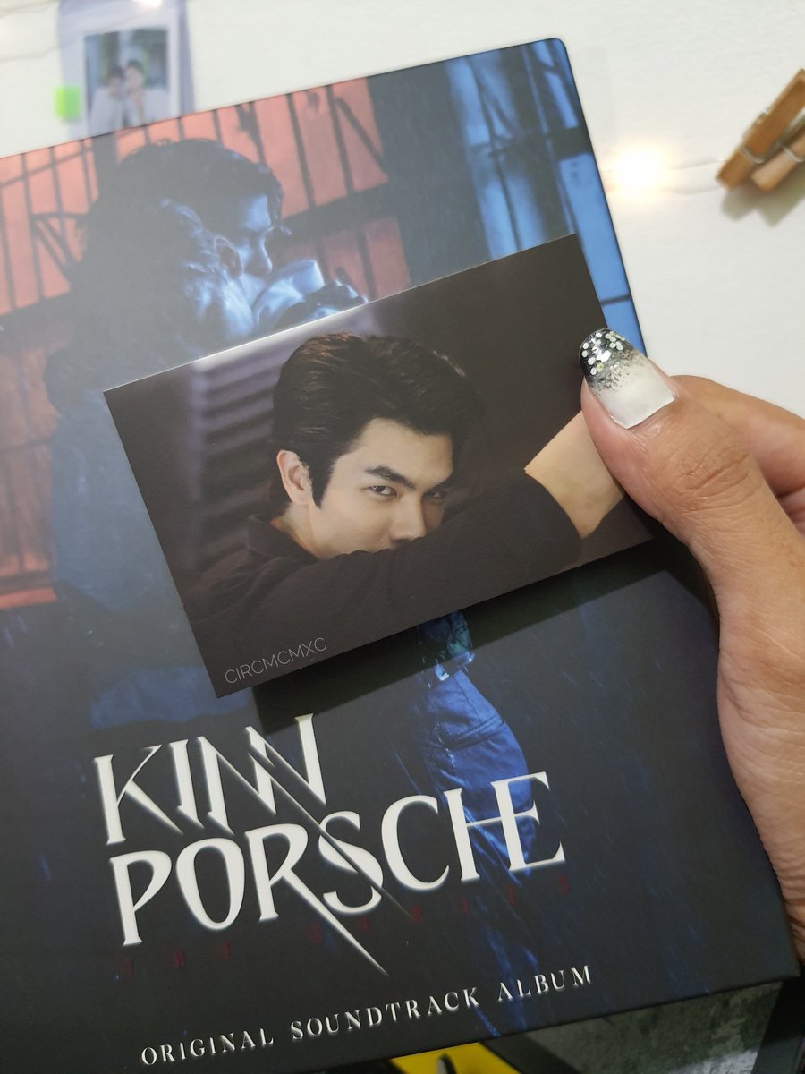 circMCMXC's tweet photo. anyway, I got Mile @milephakphum from the KP album! I am extremely happy 💚 GN 💫 —#MilePhakphum #GreenyRose https://t.co/c4frrbVFCR