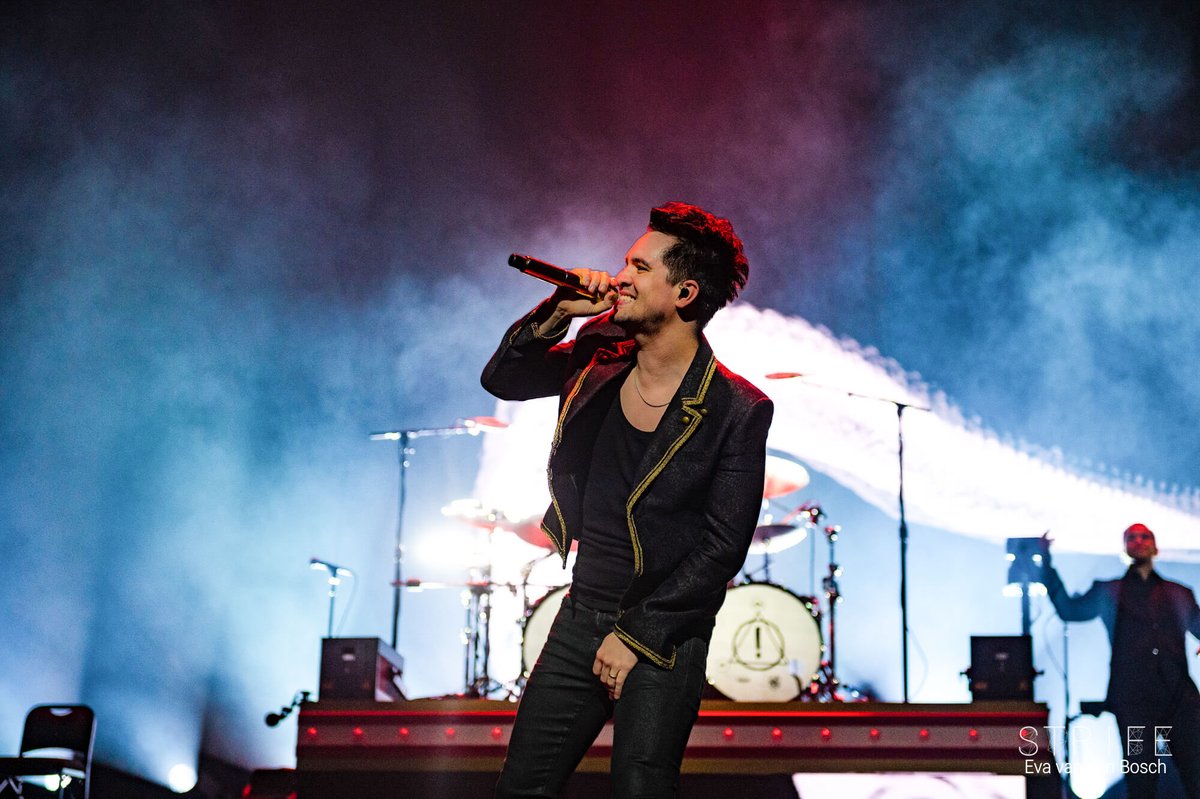 StrifeMagazine's tweet photo. Happy birthday to @brendonurie ! https://t.co/vmeZ9bTQ0H