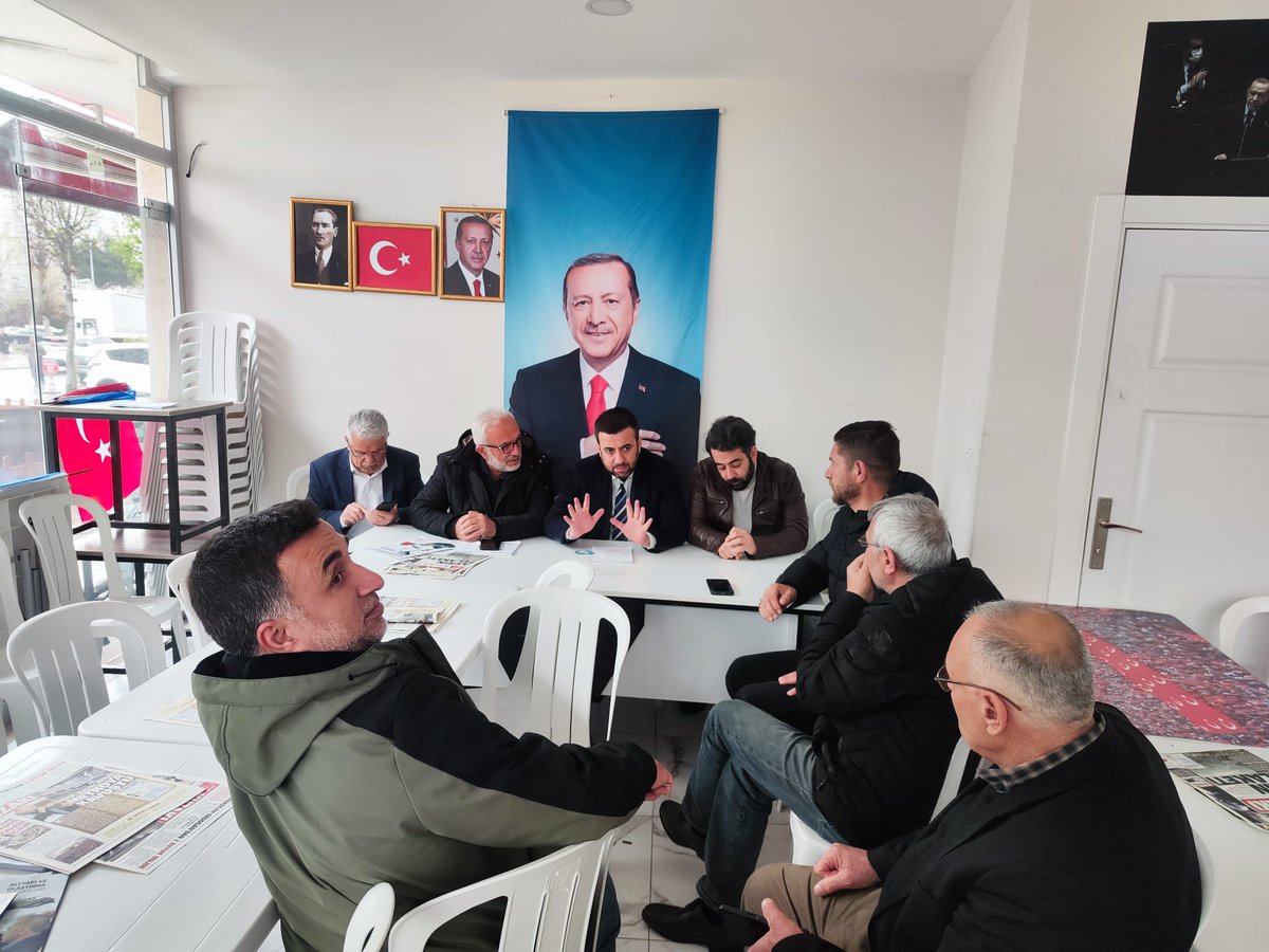AKBahcelievler's tweet photo. Milletvekili Adayımız Sn. Av. Ramazan Arkan, Şirinevler ve Bağlar Seçim Koordinasyon Merkezlerimizi ziyaret ederek teşkilat mensuplarımız ile bir araya geldi.

#DogrusuAkParti https://t.co/K0tZFWuH2d