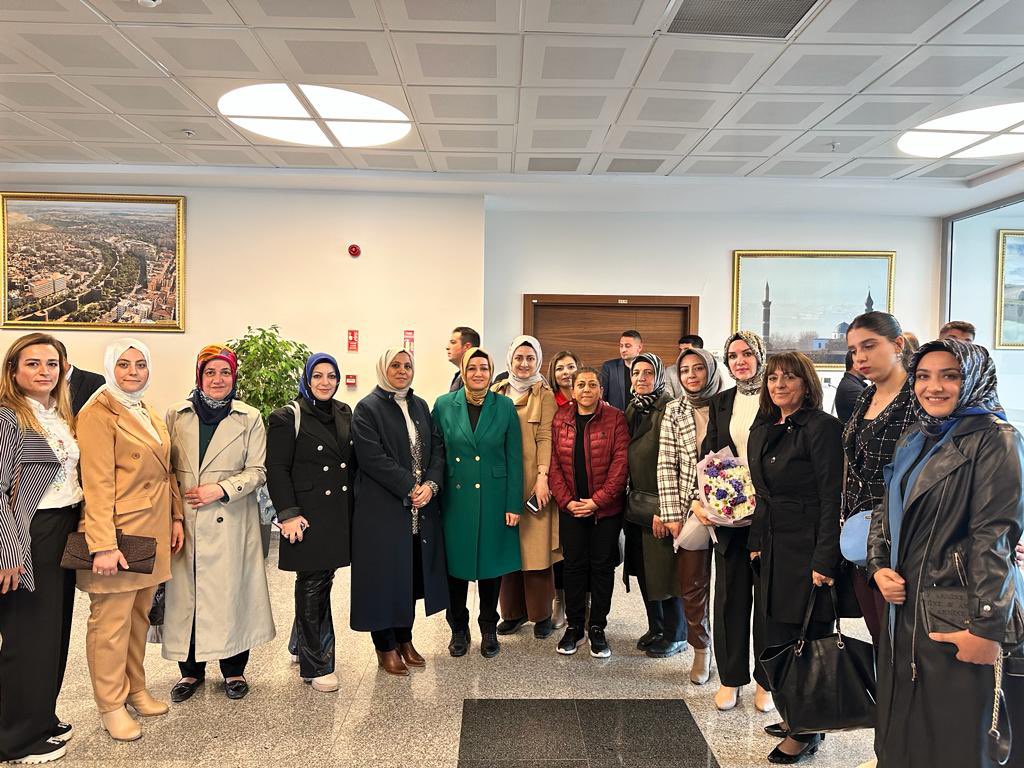 Akkadindiyarbkr's tweet photo. TBMM 28. Dönem #AKParti #Diyarbakır Milletvekili Adaylarımızı; İl Kadın Kolları olarak havaalanında karşıladık. 

Cumhurbaşkanımız Sayın @RTErdogan önderliğinde #DurmakYokYolaDevam 🇹🇷 https://t.co/yubRGJ6oUb