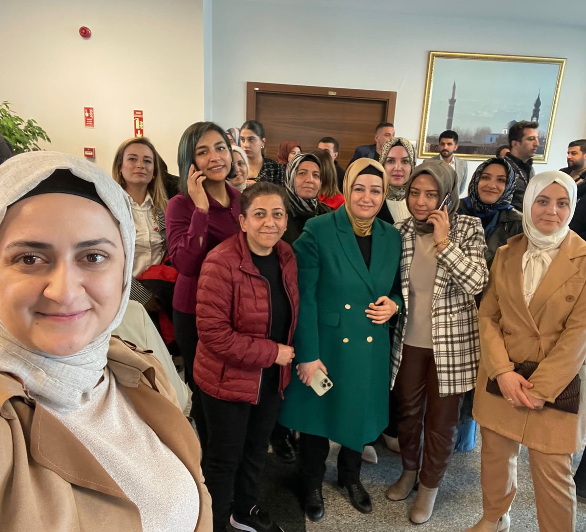 Akkadindiyarbkr's tweet photo. TBMM 28. Dönem #AKParti #Diyarbakır Milletvekili Adaylarımızı; İl Kadın Kolları olarak havaalanında karşıladık. 

Cumhurbaşkanımız Sayın @RTErdogan önderliğinde #DurmakYokYolaDevam 🇹🇷 https://t.co/yubRGJ6oUb