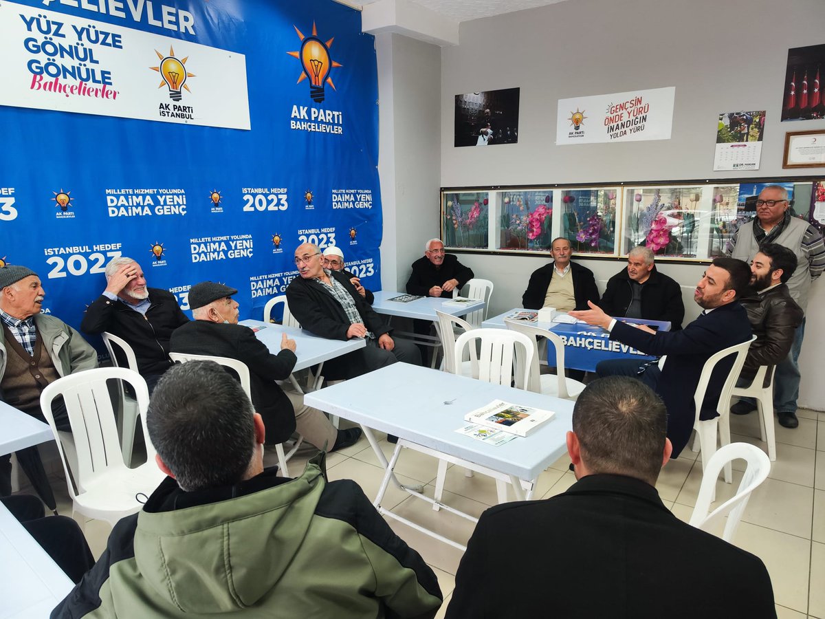 AKBahcelievler's tweet photo. Milletvekili Adayımız Sn. Av. Ramazan Arkan, Şirinevler ve Bağlar Seçim Koordinasyon Merkezlerimizi ziyaret ederek teşkilat mensuplarımız ile bir araya geldi.

#DogrusuAkParti https://t.co/K0tZFWuH2d