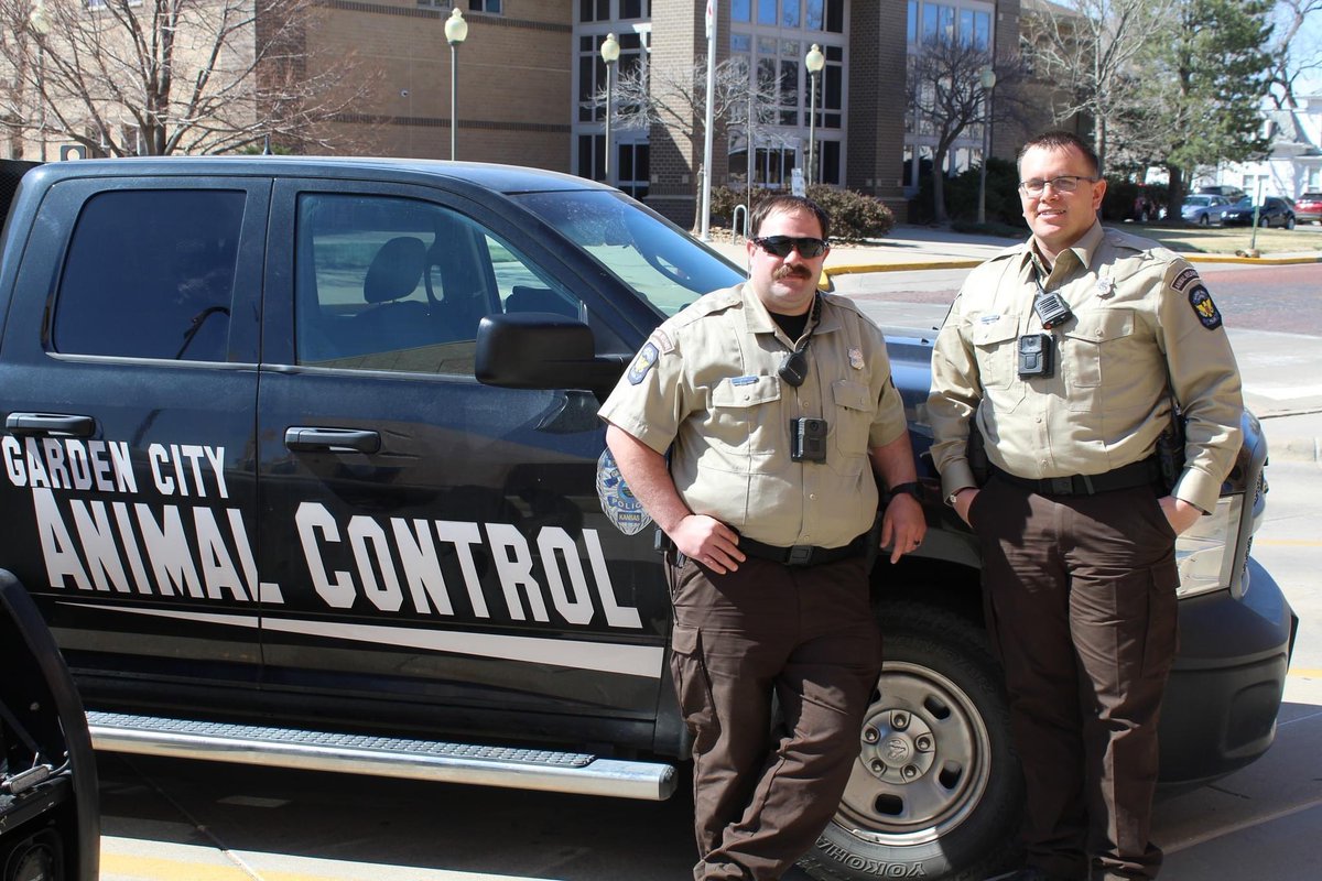 GCPD's tweet photo. It’s #NationalAnimalControlAppreciationWeek, dedicated to Animal Control Officers who combine their compassion for animals with goals of protecting and serving their communities! Shoutout to our ACOs Taylor Galliart and Kolton Mead!
#GCPD #100yearsofservice #animalcontrolofficer https://t.co/afw7ScMdv2