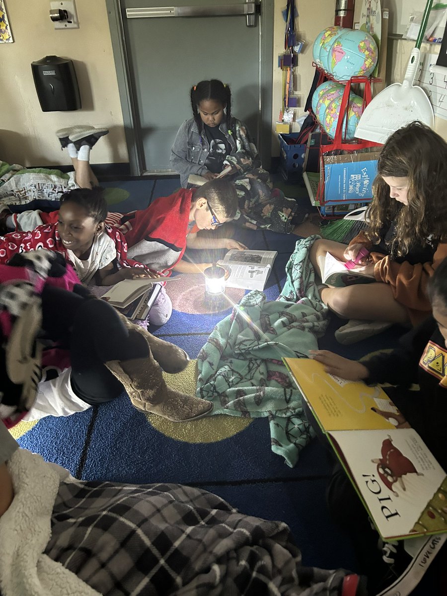 elliegei's tweet photo. Camping out with a good book today! @NISDHoffmann #dropeverythingandread https://t.co/tWcNxoOPL0