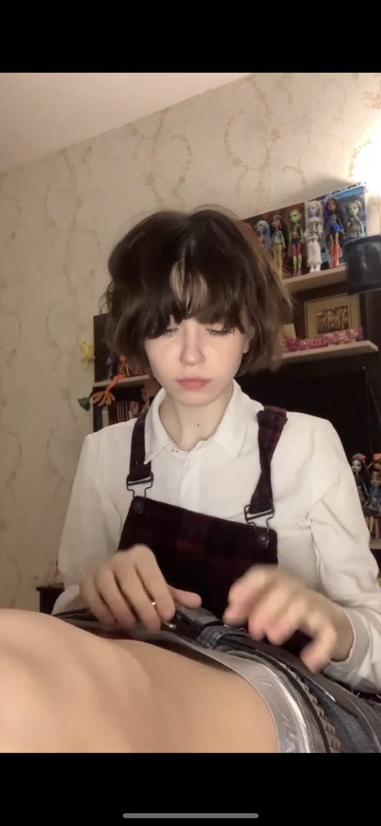 昨晚上半夜看小视频，总觉得女主有种女通讯录t的感觉？ https://t.co/LMvKDJXoSz