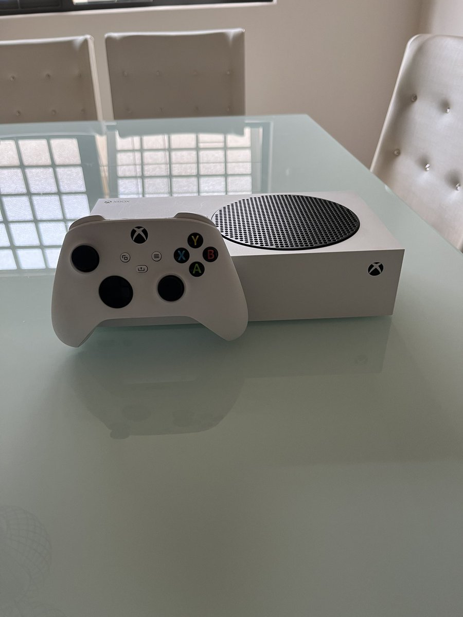 dukee1x's tweet photo. Vendo Xbox Series S, 512GB
R$ 1.350,00 - Valor negociável 

Contém: 
- 1 Controle Xbox Series S (Branco)
-  Cabo HDMI (High Speed) Original do Xbox
- Cabo de Alimentação Padrão Original do Xbox https://t.co/jhrBjMVgHY