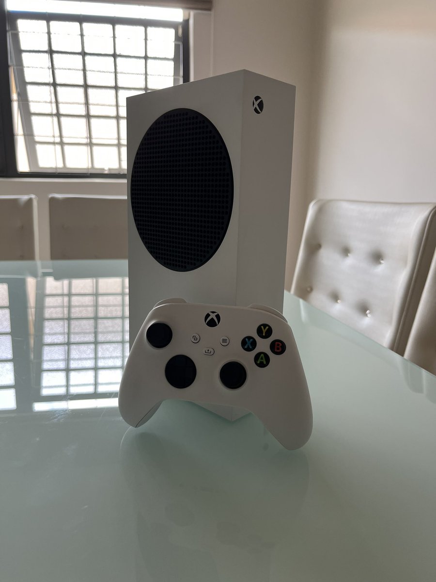 dukee1x's tweet photo. Vendo Xbox Series S, 512GB
R$ 1.350,00 - Valor negociável 

Contém: 
- 1 Controle Xbox Series S (Branco)
-  Cabo HDMI (High Speed) Original do Xbox
- Cabo de Alimentação Padrão Original do Xbox https://t.co/jhrBjMVgHY