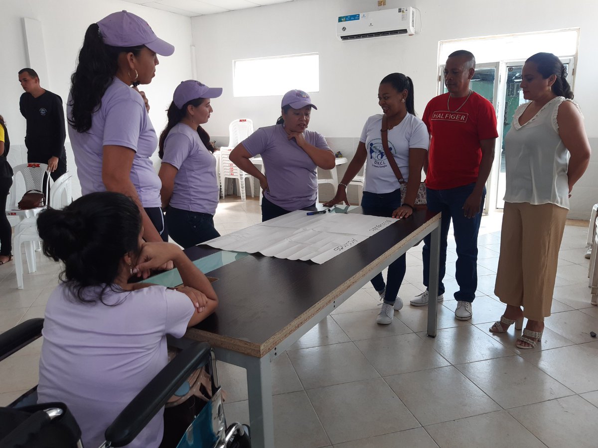MuniAtacames's tweet photo. ¡Las personas con discapacidad no están solas!
No únicamente quienes padecen de discapacidad, sino además sus cuidadores recibieron capacitación por parte de #Ovci y @conadisecu, bajo la coordinación de la Secretaría Técnica del Consejo de Protección de Derechos de @MuniAtacames https://t.co/QOnZfwDWaM