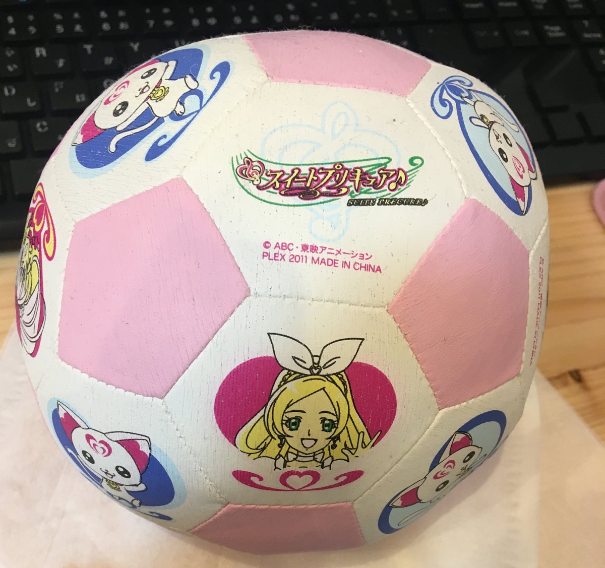 infltbl's tweet photo. 経年劣化で限界のスイ��リソフトサッカーボール https://t.co/XstyFhaAg8