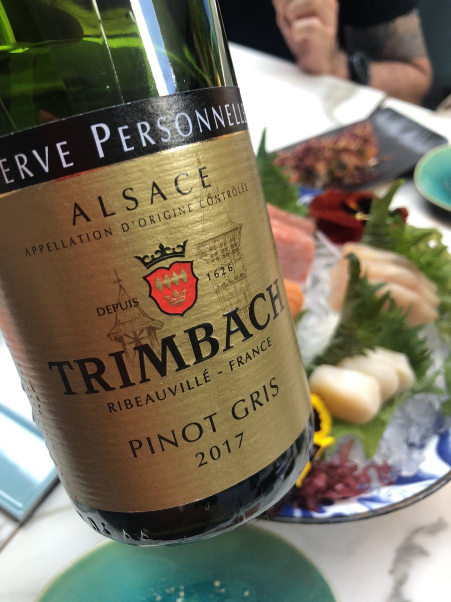 IsabelaTerroir's tweet photo. Maison Trimbach🐑🌿🖤

Fundada en 1626 es conocida por la mineralidad de sus emblemáticos rieslings -Grand Crus Schlossberg y Geisberg, su Cuvée Frédéric Emile y el icónico Clos St Hune-.
Su Pinot Gris Resérve Personnelle, sin embargo, nos muestra más volumen y untuosidad 💥🫠🥰 https://t.co/7TCFFzt4M4