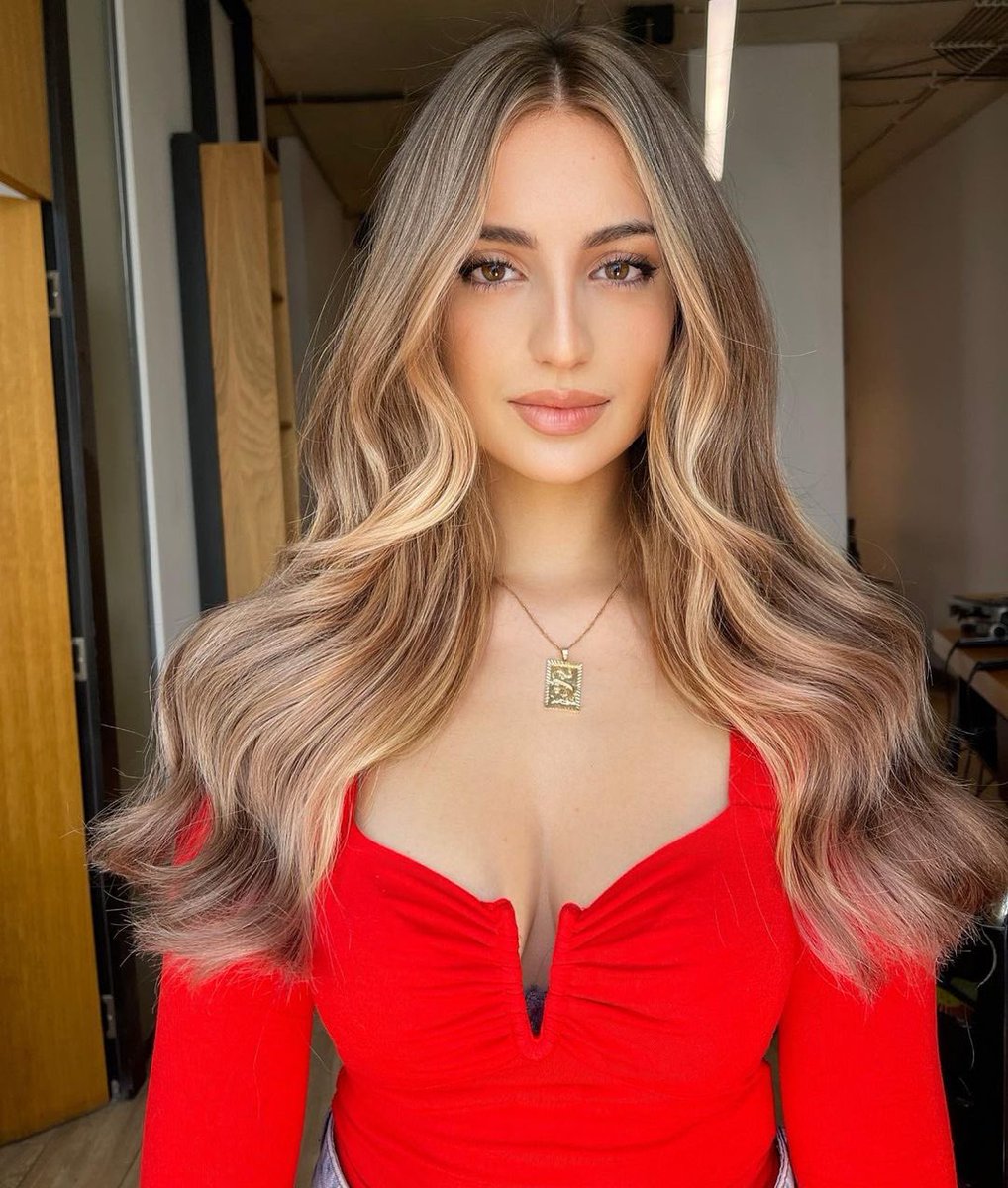 olaplex's tweet photo. Hey–pick your jaw up. 😏

We can’t help it either. This @olaplex transformation by @anderrateliehair is unreal!

Have you scheduled an appointment with your #OLAPLEXstylist for a bright #springhair update?

#hairtransformation #hairbeforeandafter #olaplex https://t.co/6w1u7C2QCq