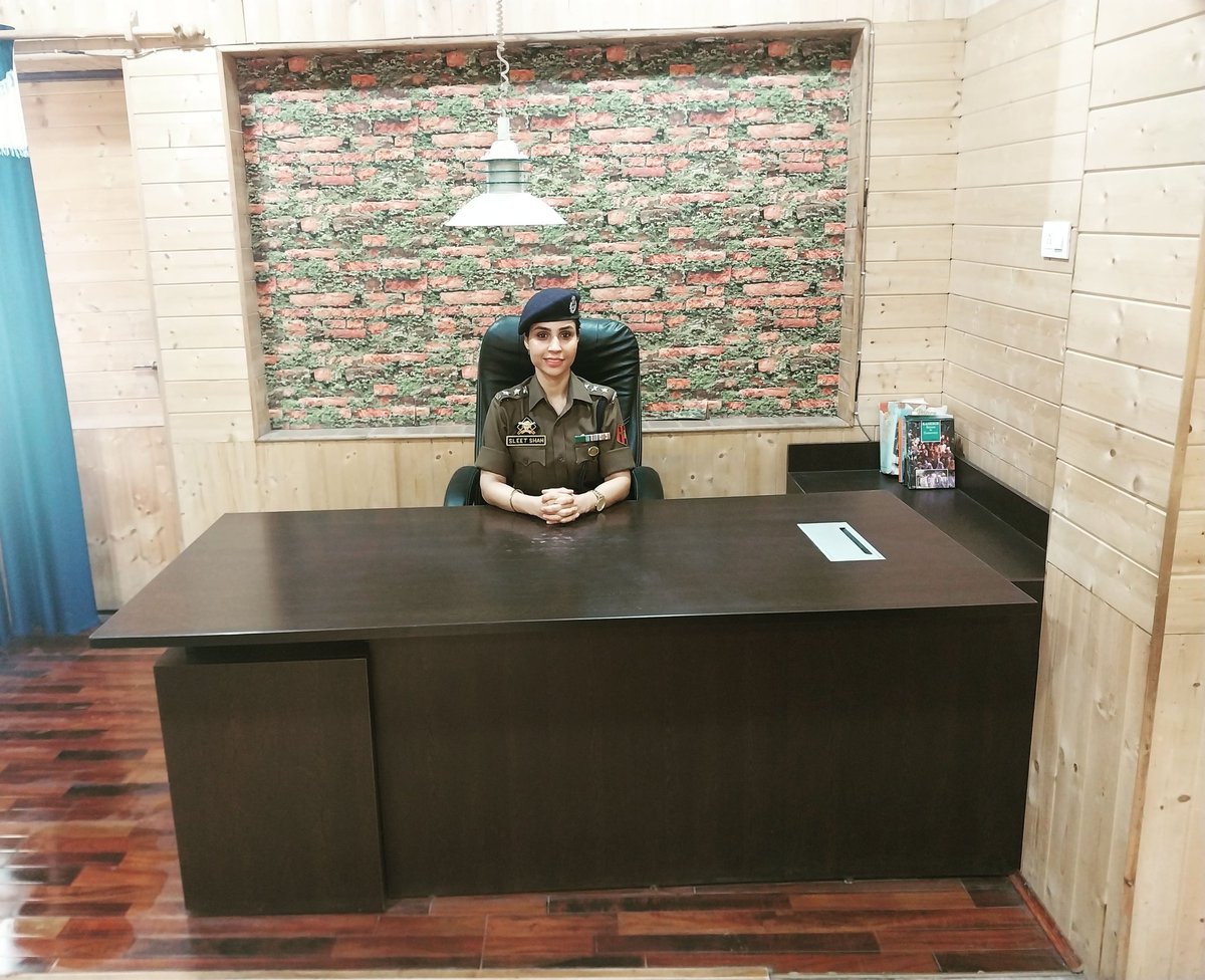 Sleet_Shah's tweet photo. Assumed charge as SDPO Handwara

#RuleOfLaw 
#JammuAndKashmir https://t.co/OnKsgmq4Gj
