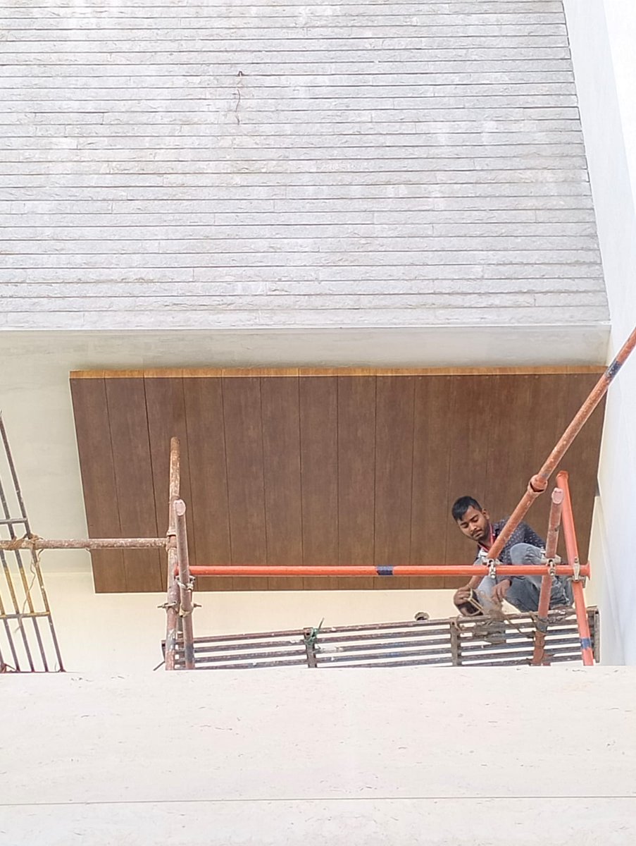 SumadhuBuildte1's tweet photo. On Going HPL Cladding Project with Top U Groove Style in Uttarahalli, Bangalore. #Frontelevation #Claddingwork #Residential #AlstoneHpl #Wallcladding #Elevationwork #Project #Facade #ArchitecturalDesign #Newhome https://t.co/GlmIXI4nA0