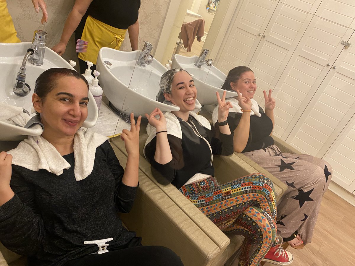 UnleashWeb3's tweet image. Cofounders gettin ready to SLAY tonight’s event! 

Get ready as we launch a never-before-seen, city-wide, digital rewards program on the blockchain… with really great hair. 😉