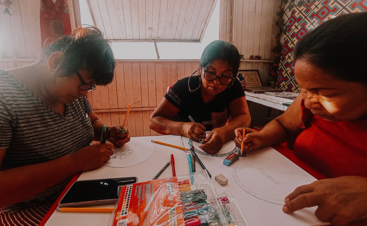 HeeeyHunters's tweet photo. Incredible experience! We visited the Shipibas Muralists Collective in Cantagallo and their energy is always inspiring. β¨
Through the creation of an #ArtDeck, we were able to showcase the profound art of the eastern region of Peru and support the cultural practice of healing.π https://t.co/tFyTVovXEx