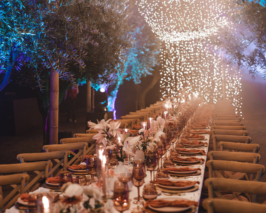 Noches de mágia
.
.
.
Styling and planning: @stress_and_success_events
Flowers: <a href="/rita/">R!TA</a>.experience
Venue: @masiavilasendra
Photo: <a href="/f2studio/">f2studio</a>
.
.
. #destinationweddings #WeddingParty #centerpieces #weddingideas #weddinginspiration #luxuryweddings #tablesetting #bridalinspo #floraldes