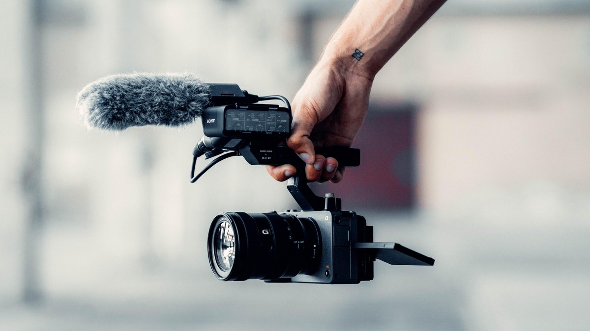 sonyproeurope's tweet photo. The new FX3 and FX30 firmware is here! With features like anamorphic lens support and Da-squeeze display, DCI 4K in true 24p support, and easy smartphone connection with Creators’ Cloud mobile app support. Download now!
FX3: https://t.co/Ra1ubcwlGD FX30: https://t.co/loBtyoVCBN https://t.co/wDjzsXrVzu
