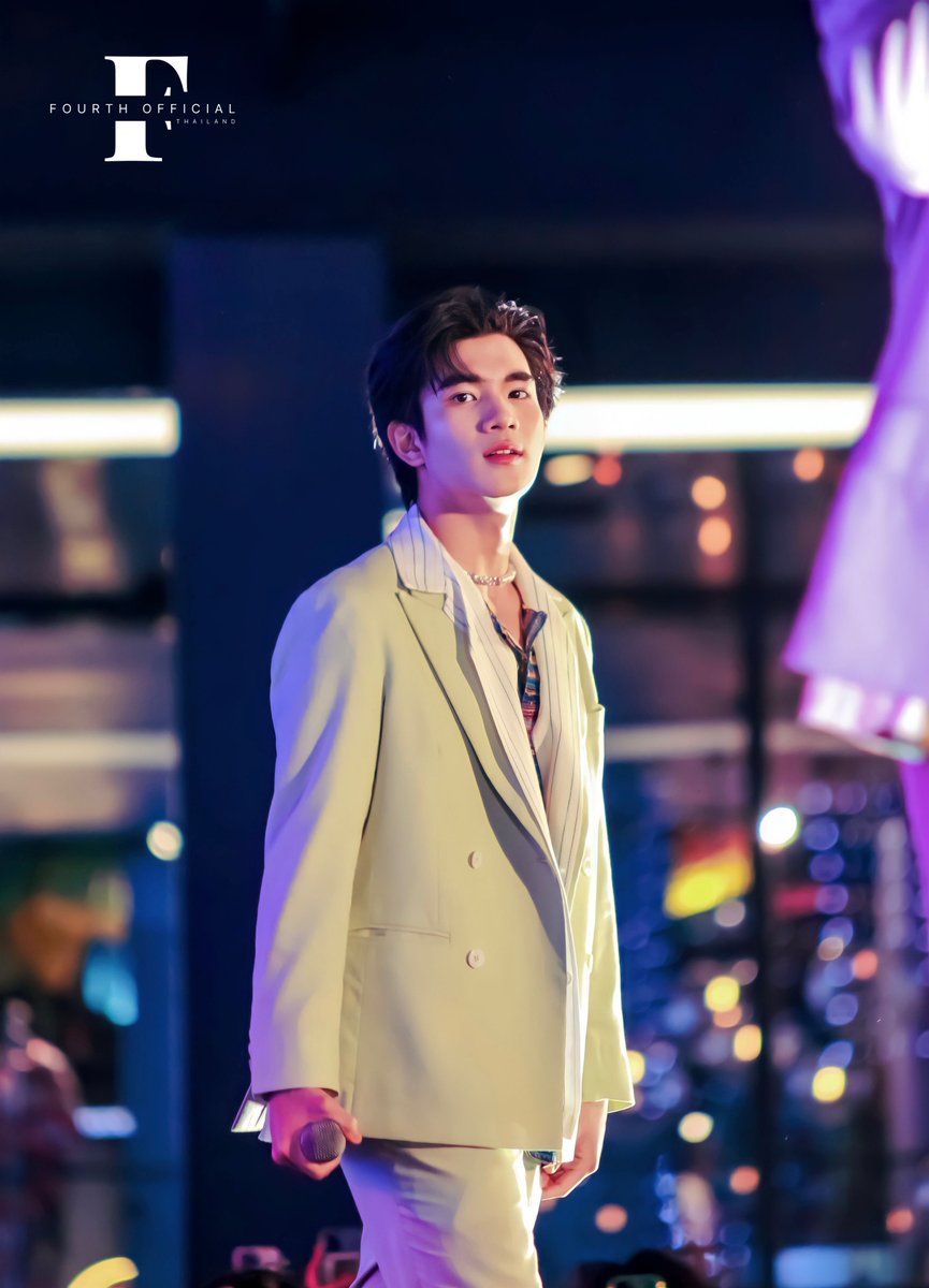 FourthOfficiall's tweet photo. ไม่ต้องมีหรอกเก้าอี้ น่ารักขนาดนี้โฟร์ทยืนหนึ่ง 💙❕
ปล.โฟร์ทของแท้ต้องจิ้มแก้มนะครับ 🌀

ULTRASONIC GEMINI FOURTH

#SiamParagonSummer2023xGF 
#Fourthnattawat 
#โฟร์ทณัฐวรรธน์ 
@tawattannn https://t.co/TnhUZD2e5m
