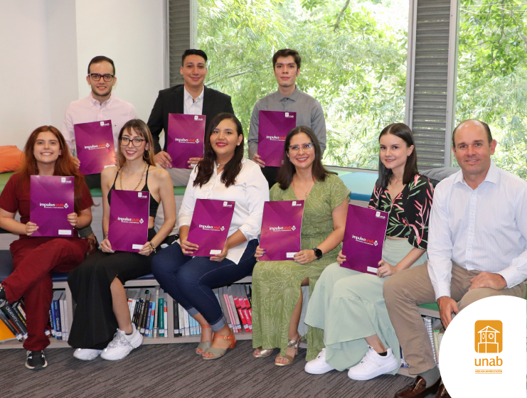 unab_online's tweet photo. ¡Enhorabuena a los galardonados con las becas de pregrado y posgrado #SaberPro 2021! 👏🎉 Continúen con su excelente formación profesional y sigan inspirando a otros a seguir sus pasos 🔝. Descubre más sobre estos 8 destacados estudiantes aquí ➡️ https://t.co/4XqFtFhbF8 https://t.co/2Peum8gCqC
