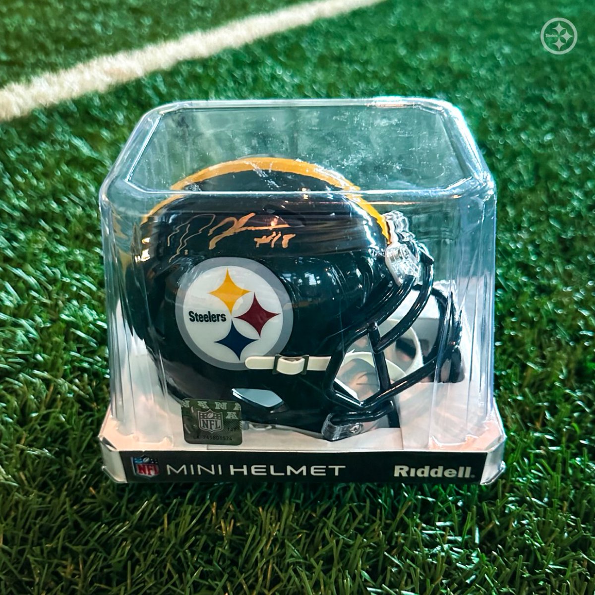 Another #412Day giveaway for yinz 👀 RT for your chance to win a signed @Juiceup__3 mini helmet.