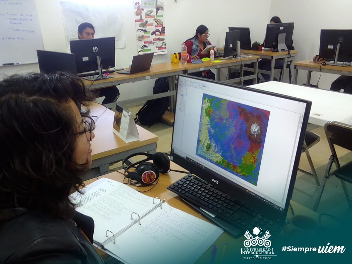 UIEMOficial's tweet photo. ✨Estudiantes de la Maestría en Gestión de la Innovación Rural Sustentable, realizaron práctica de análisis digital del terreno con el uso de sistemas de información geografica en la materia análisis espacial de procesos de los socioecosistemas. #OrgulloUIEM 💚 https://t.co/RVlQYlrZTL