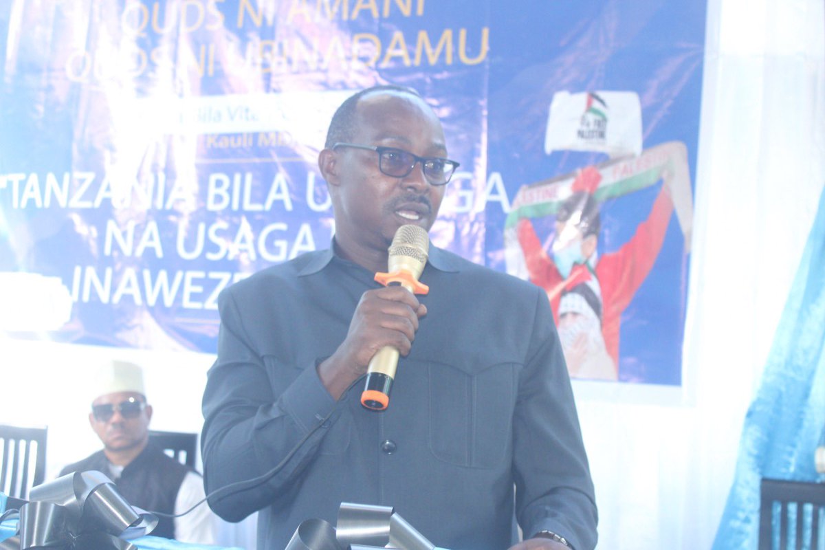 Asadiqmedia's tweet photo. Siku ya Quds Duniani
Jumuiya ya Shia Ithna'asharia Tanzania T.I.C Chini ya Sheikh Mkuu Maulana Hemedi Jalala Mwakindenge Leo Tarehe 12/04/2023 imeandaa Semina ya Quds Duniani iliyowajumuisha Masheikh na Maimam wa  mkoa wa Dar es Salaam Takriban 350. https://t.co/FcM2f9h5MS