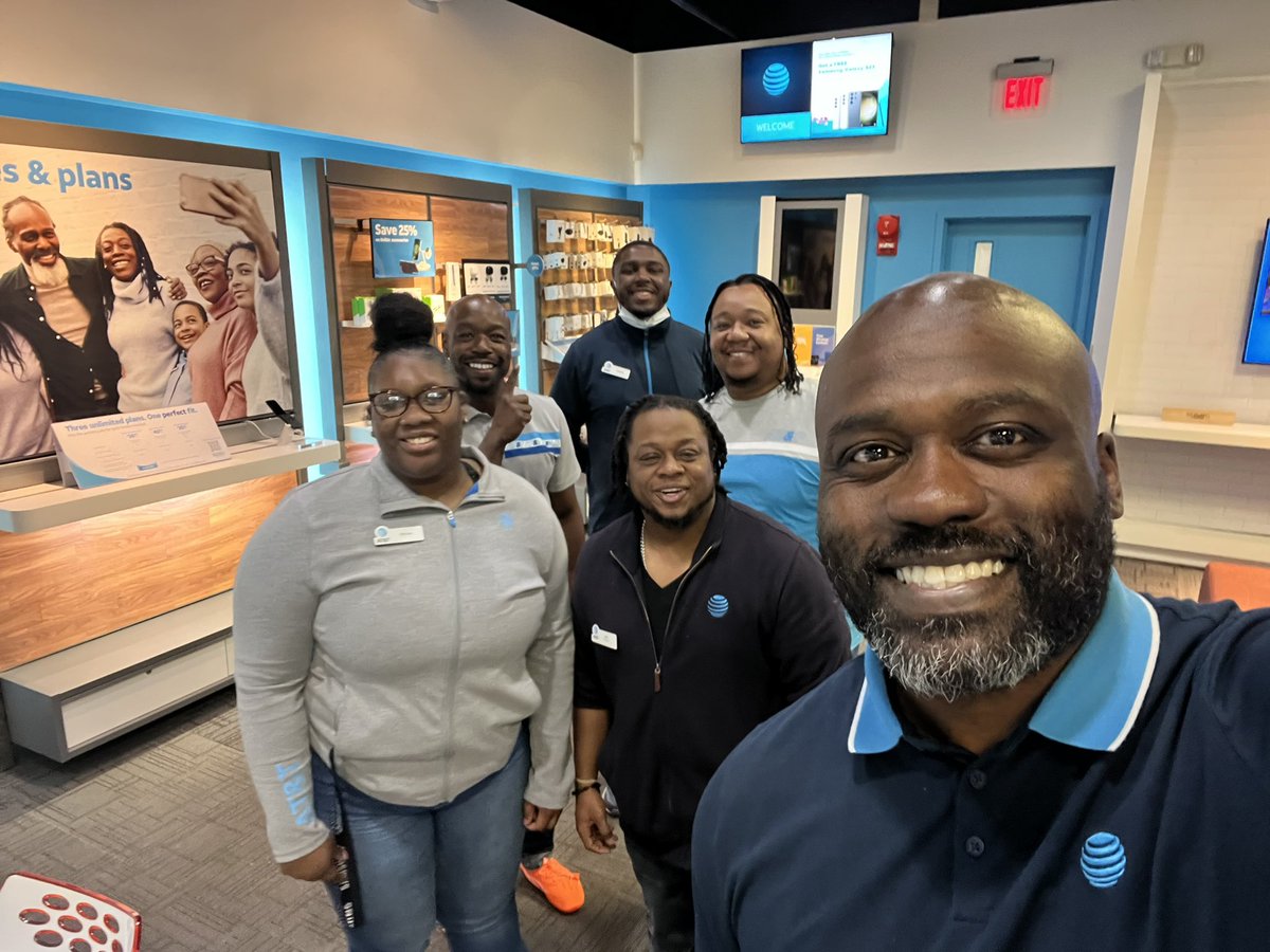 EEpps_1's tweet photo. Had an amazing visit with our leaders! DuPont is ready for the #TakeOver #BreaksOver @MarkieTHEE_IT @ChaseRickman01 https://t.co/tculGe87Br
