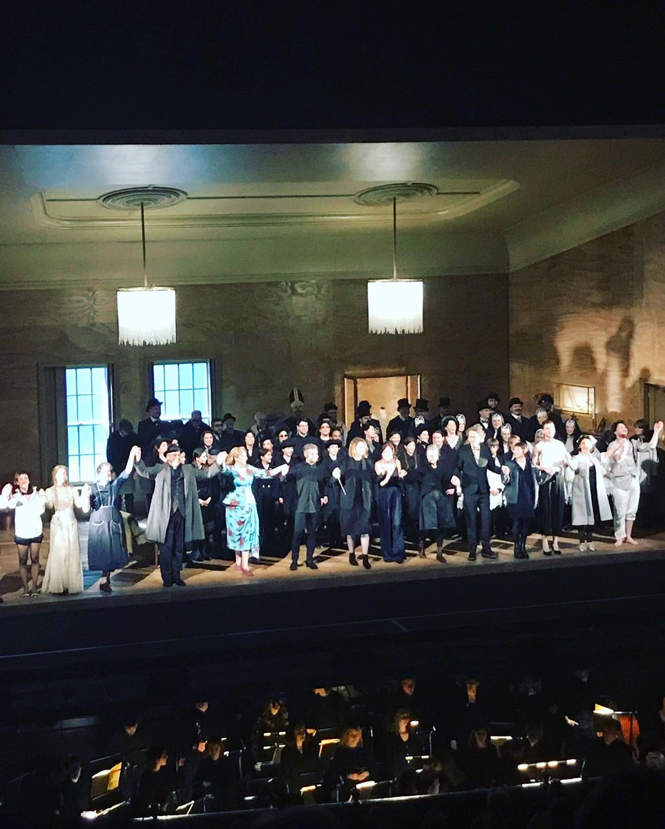 Elizabeth Lynch tweet media