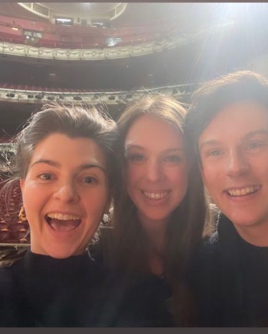 Elizabeth Lynch tweet media